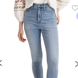 Madewell "CURVY ROAD TRIPPER" Jeans